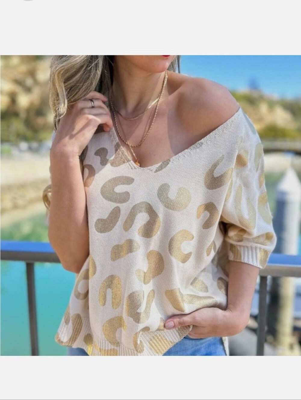 Amoli cream gold leopard printed short sleeve V-neck knit top (New with tags)